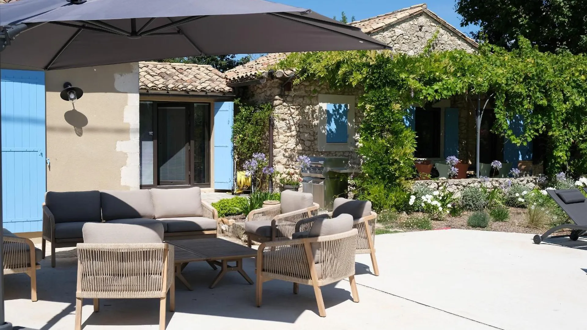 Provencal House With Heated Pool, View Of The Luberon In Robion - Accommodates 12 People. Villa