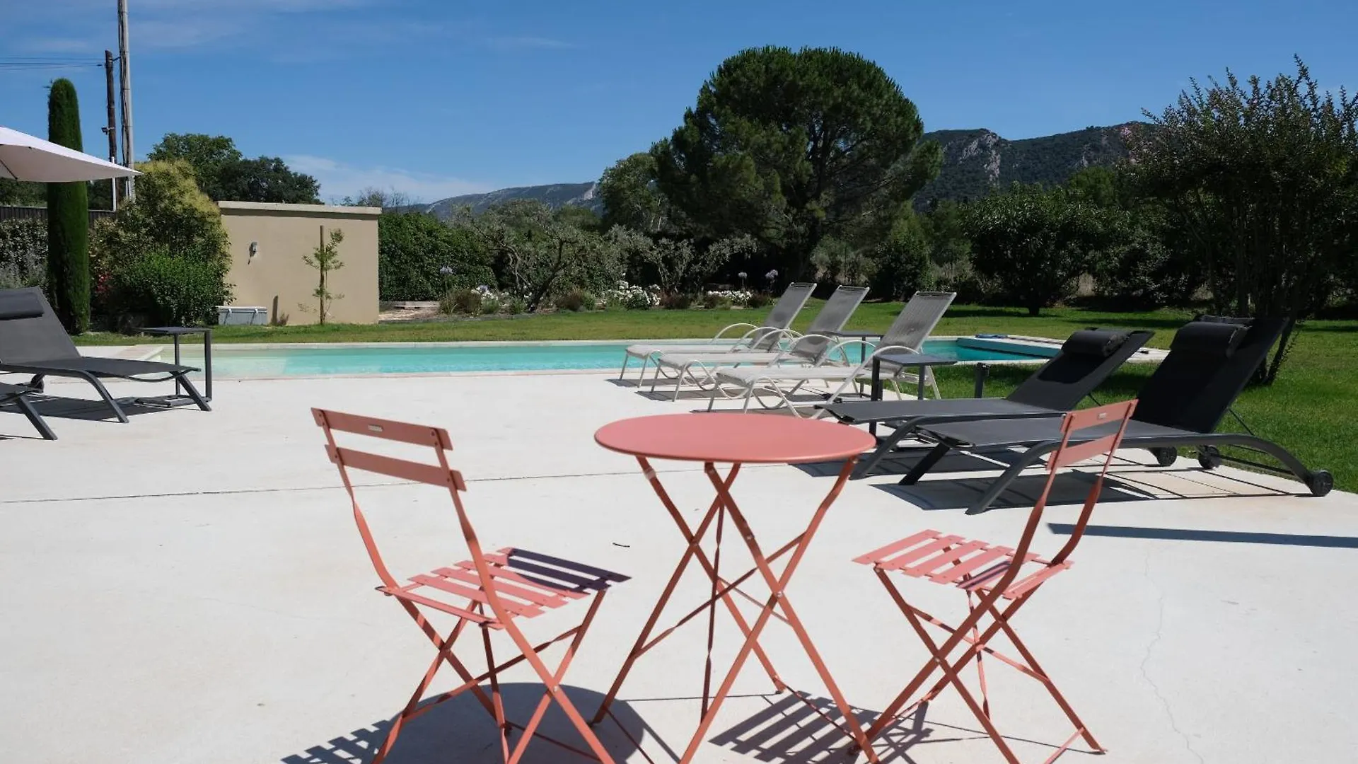 Provencal House With Heated Pool, View Of The Luberon In Robion - Accommodates 12 People. Villa