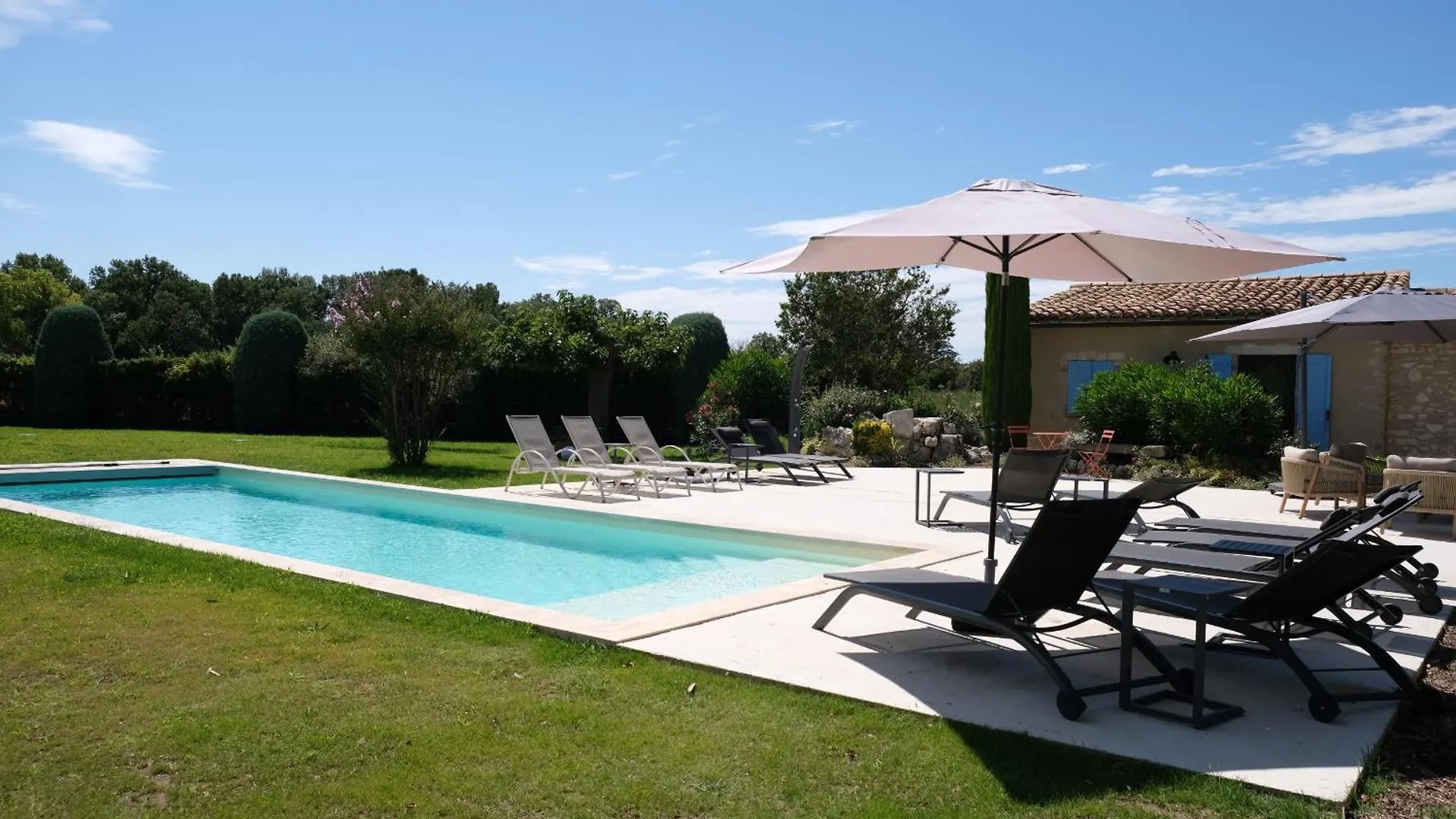 Provencal House With Heated Pool, View Of The Luberon In Robion - Accommodates 12 People. Villa