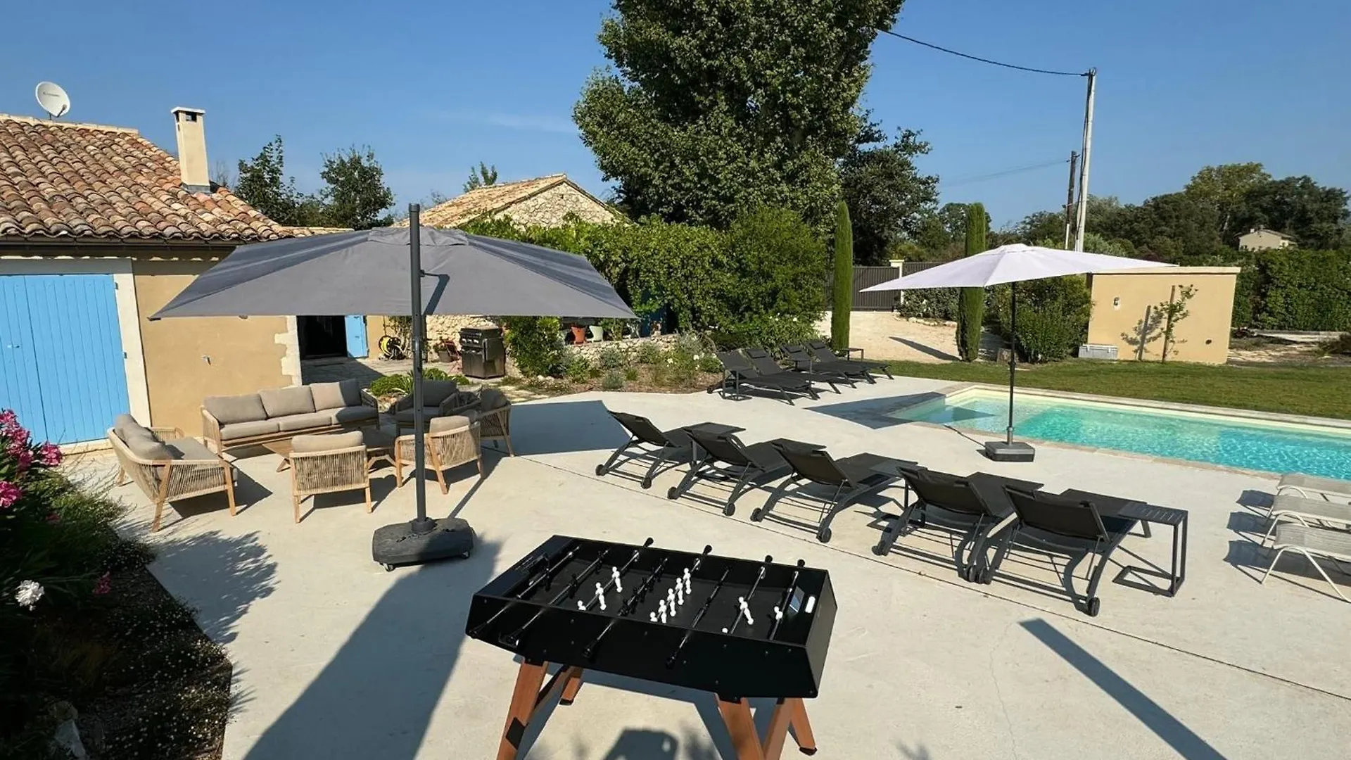 Provencal House With Heated Pool, View Of The Luberon In Robion - Accommodates 12 People. Villa