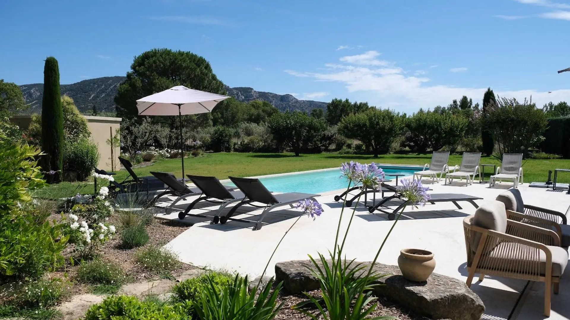 Provencal House With Heated Pool, View Of The Luberon In Robion - Accommodates 12 People. Villa France