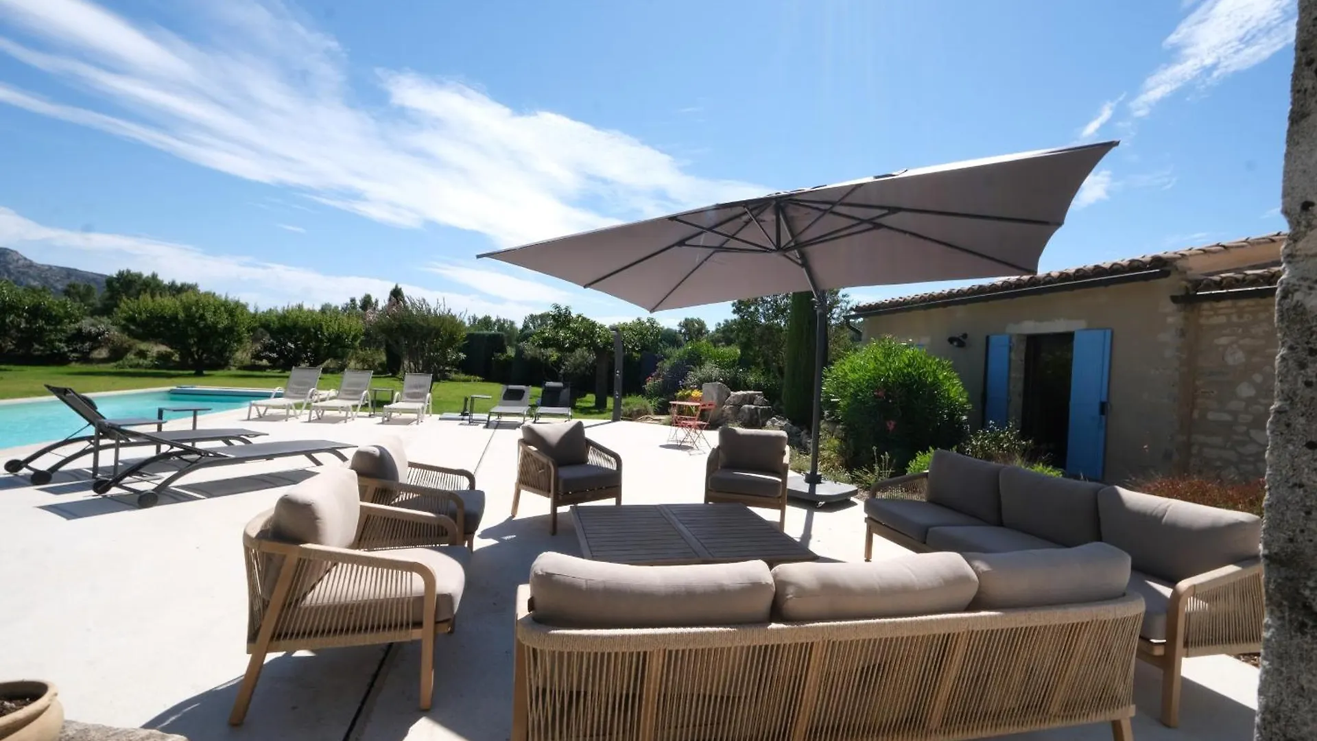 Maison Provençale avec piscine chauffée avec une jolie vue sur le Luberon, située au calme à Robion, proche de l'Isle sur la Sorgue, LS2-326 AMIRADOU Vila Villa Robion en Luberon